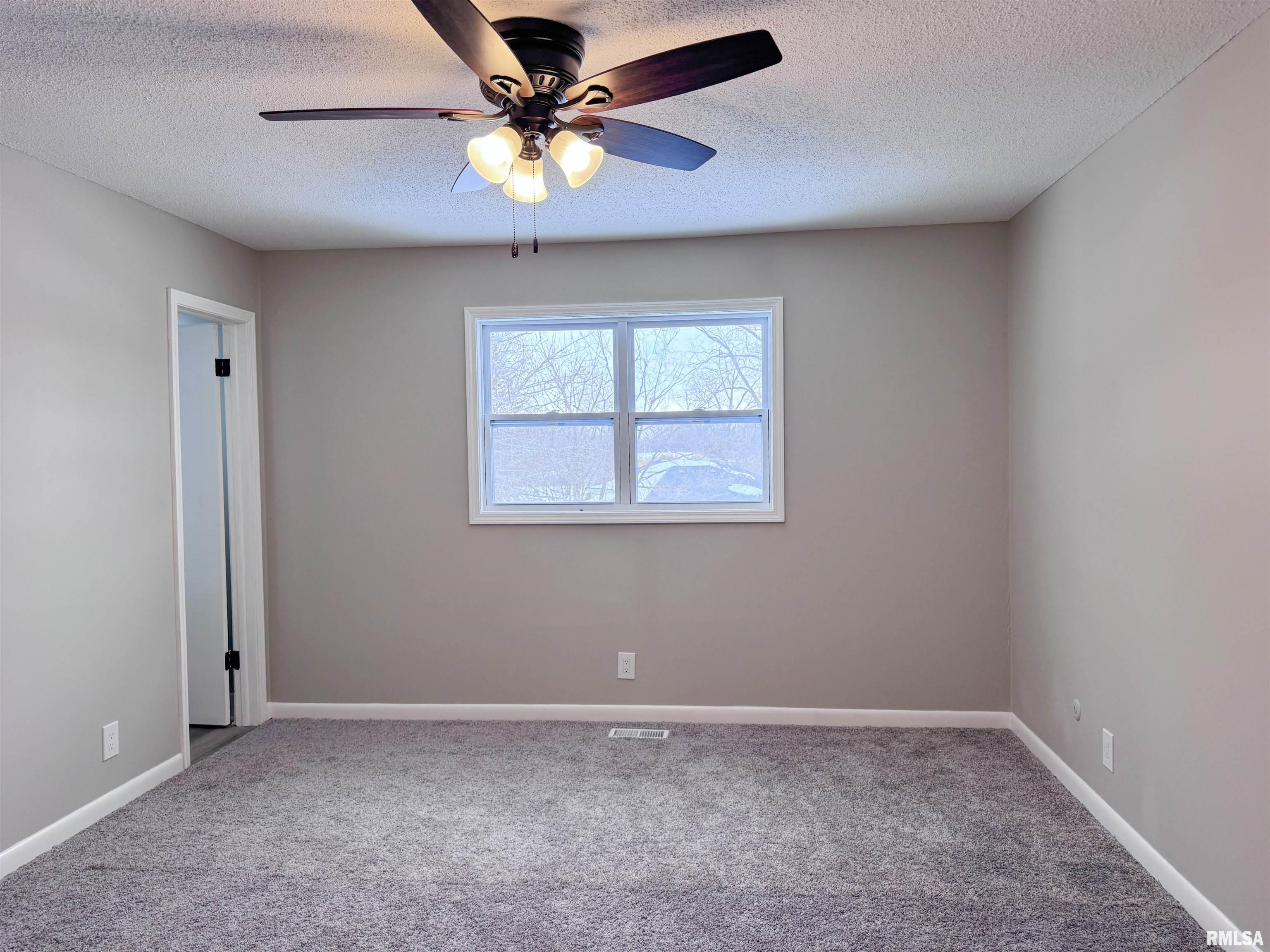 3050 East Fulton Avenue Decatur, IL 62521 - Photo 9 of 36