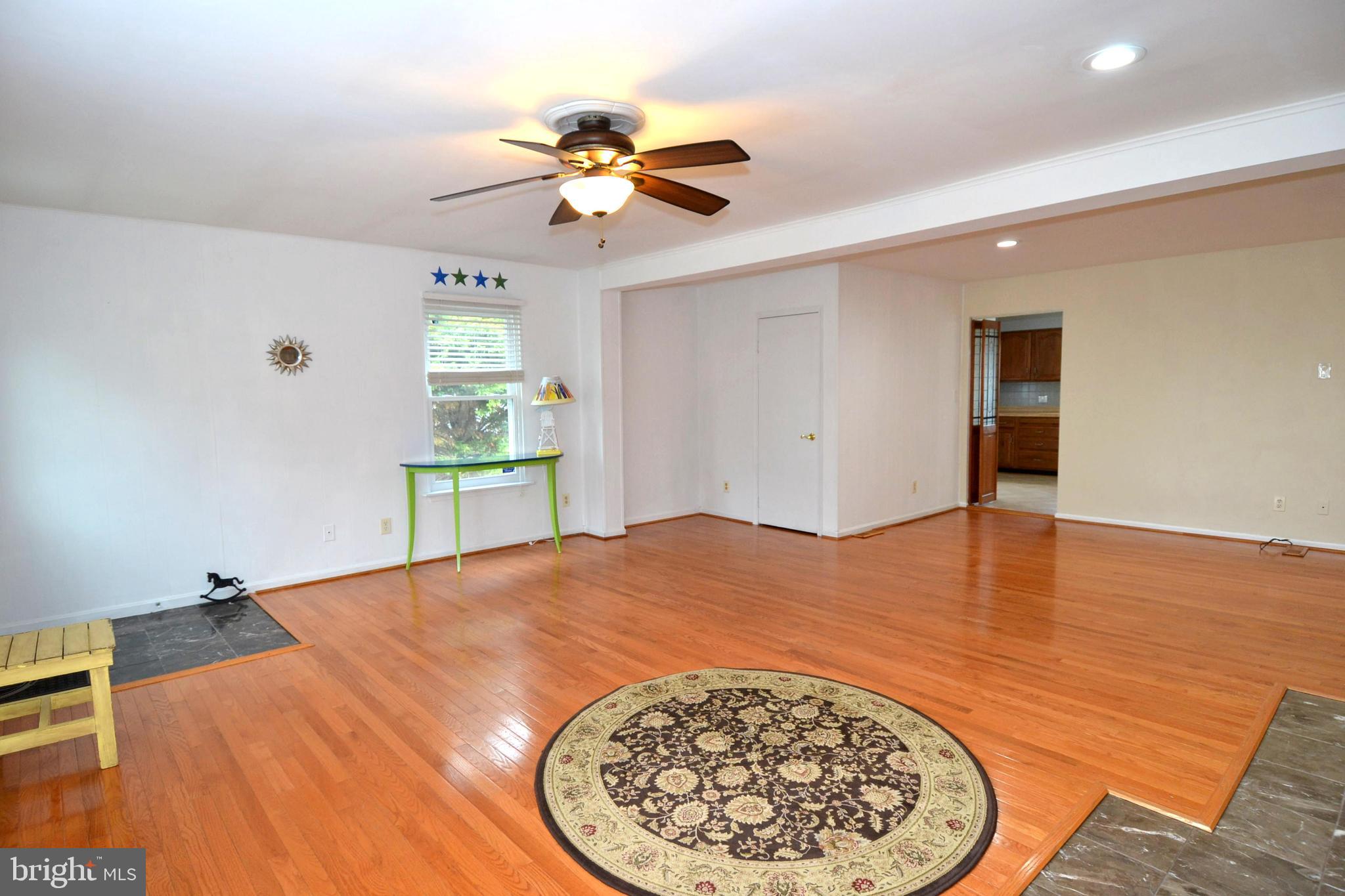 40388 Duke Road Mechanicsville, MD 20659 - Photo 4 of 32 Living & Dining Rooms
