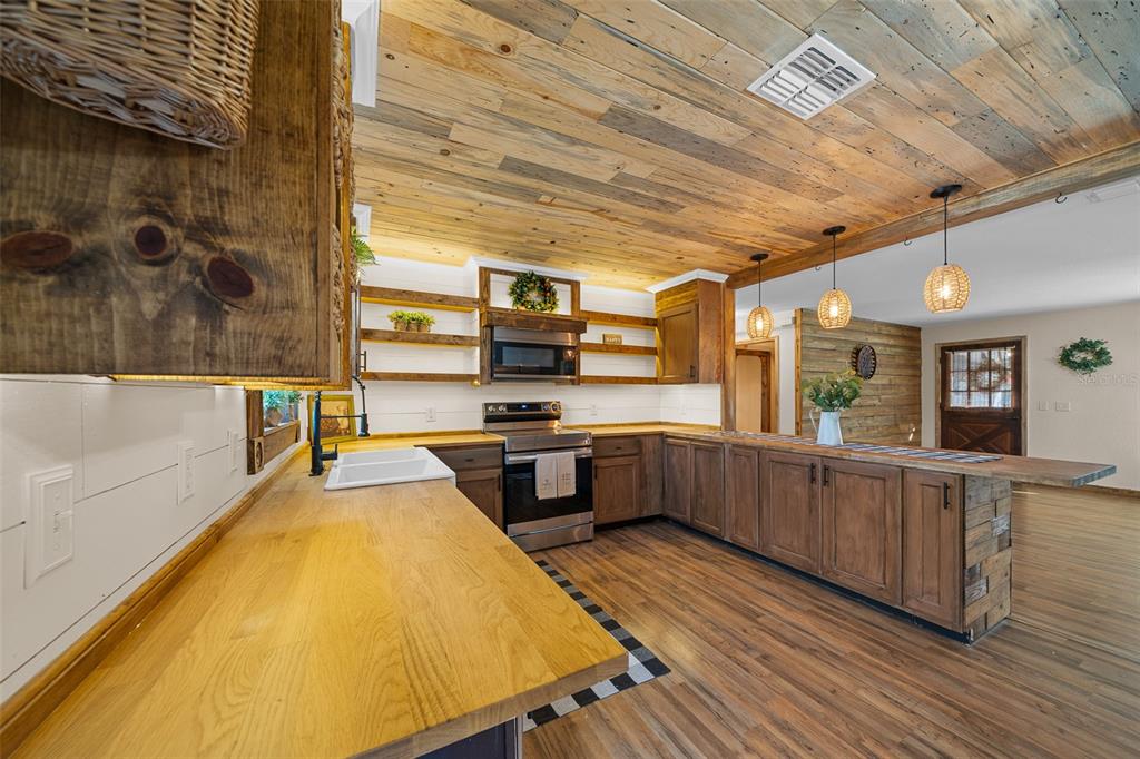 5198 Southwest 164th Street Road Ocala, FL 34473 - Photo 14 of 56 Kitchen