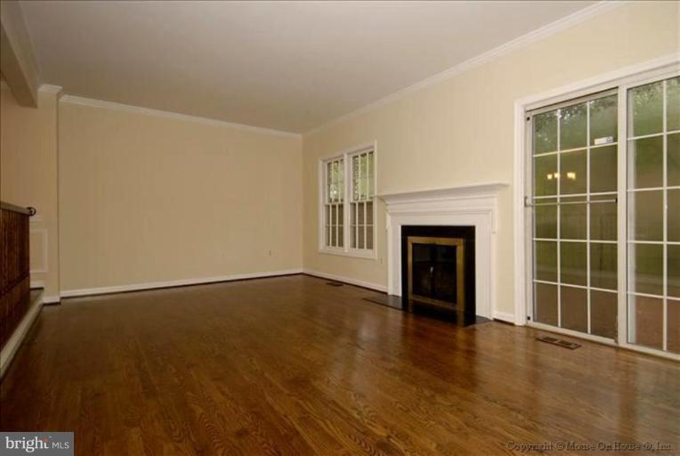 4611 4th Road North Arlington, VA 22203 - Photo 16 of 30 Living Room