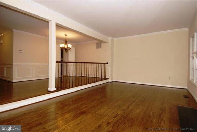 4611 4th Road North Arlington, VA 22203 - Photo 17 of 30 Living Room #2