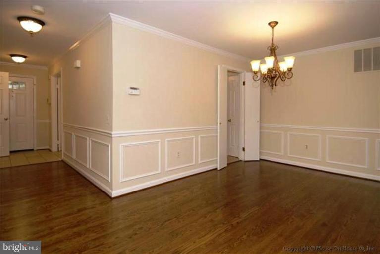 4611 4th Road North Arlington, VA 22203 - Photo 8 of 30 Dining Room