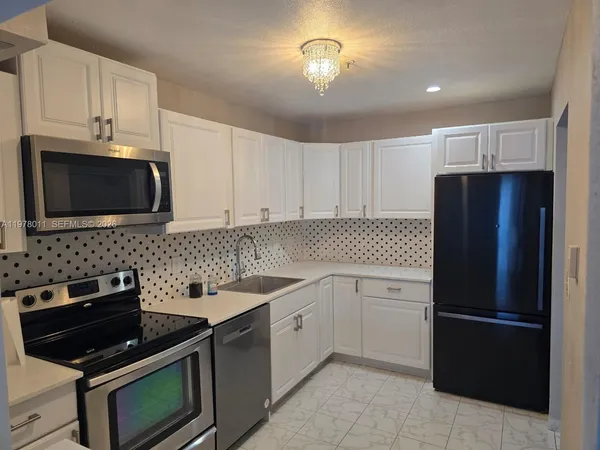 $3,150 | 20505 East Country Club Drive, Unit 138, Aventura, FL 33180