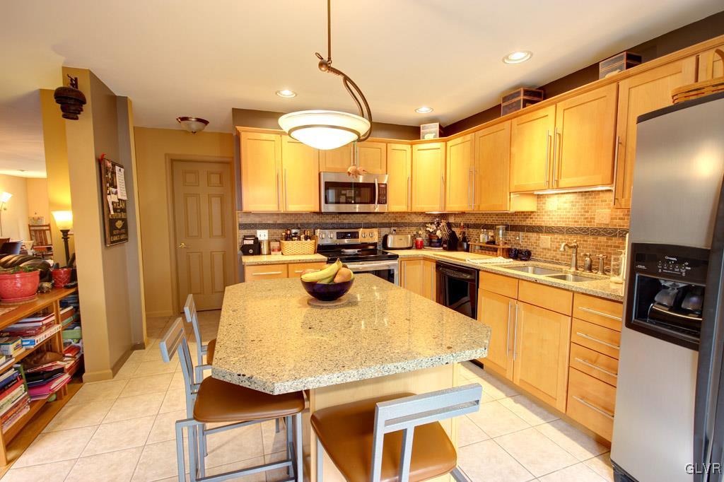 4175 Walter Road Bethlehem, PA 18020 - Photo 11 of 24