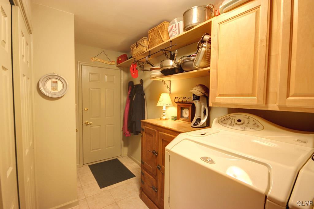 4175 Walter Road Bethlehem, PA 18020 - Photo 12 of 24