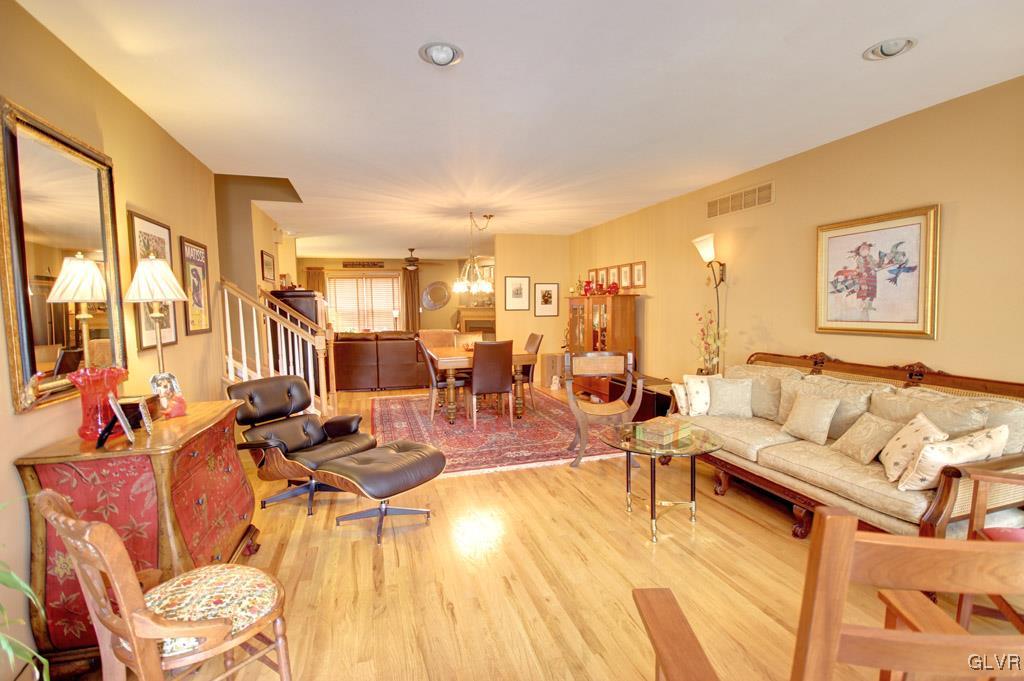 4175 Walter Road Bethlehem, PA 18020 - Photo 4 of 24