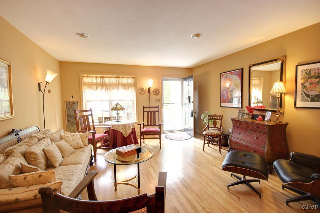 4175 Walter Road Bethlehem, PA 18020 - Photo 5 of 24