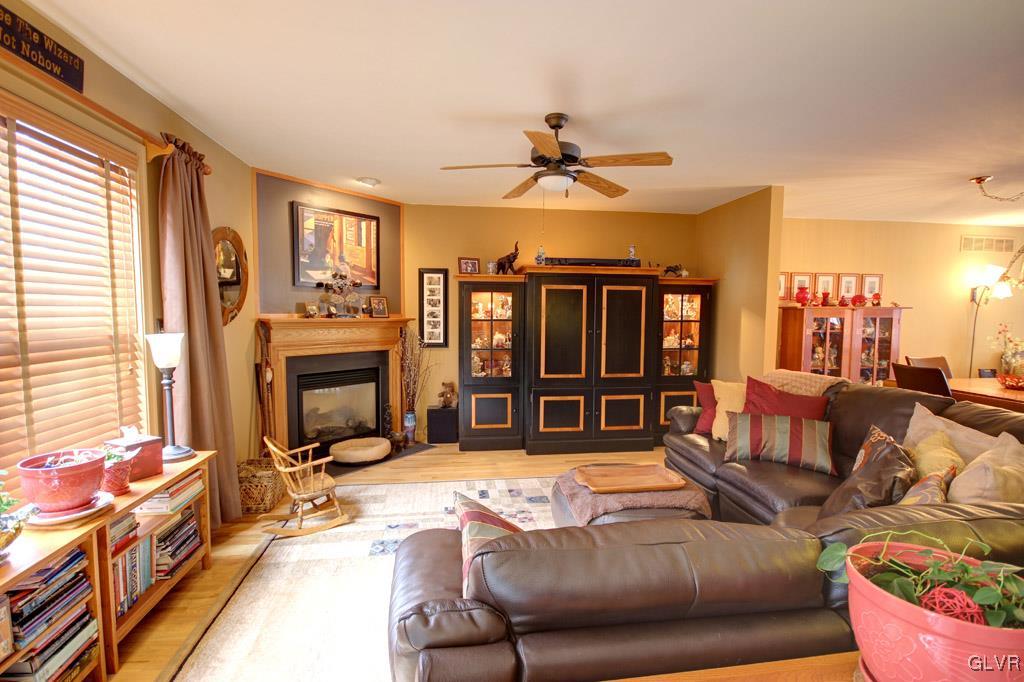4175 Walter Road Bethlehem, PA 18020 - Photo 9 of 24