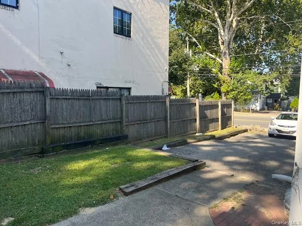 $4,000 | 92 Harbor Road, Port Washington, NY 11050