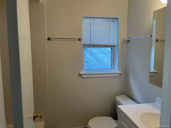 $4,000 | 92 Harbor Road, Port Washington, NY 11050