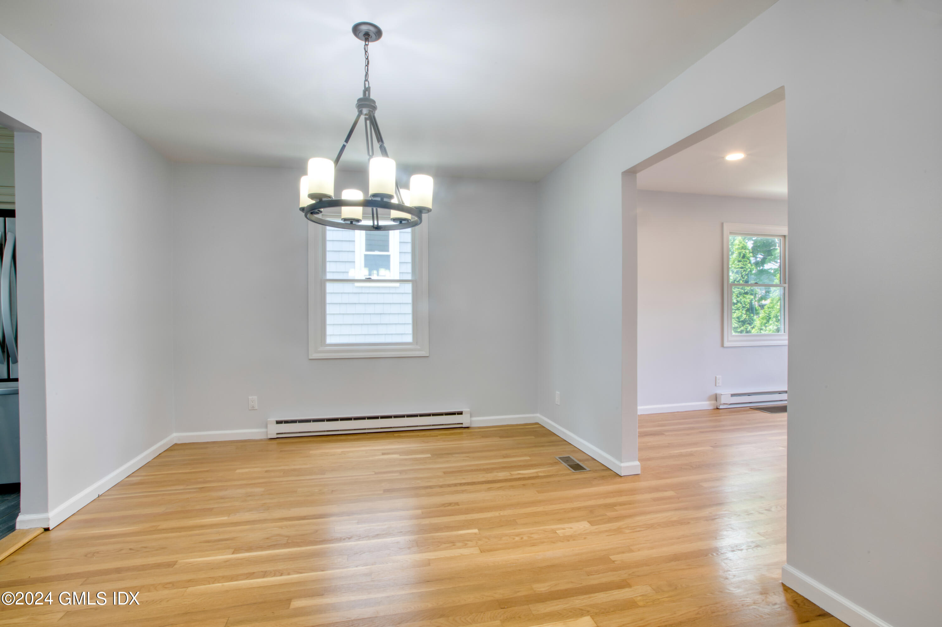 8 Ridge Place, Unit 1 Greenwich, CT 06831 - Photo 7 of 38 DINING ROOM