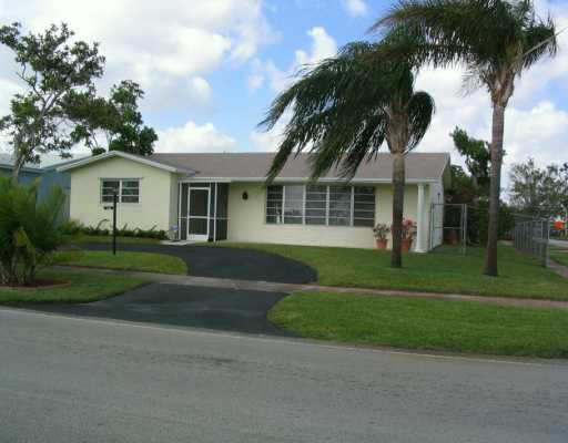5201 West Park Road Hollywood, FL 33021 - Photo 1 of 8 Exterior Front