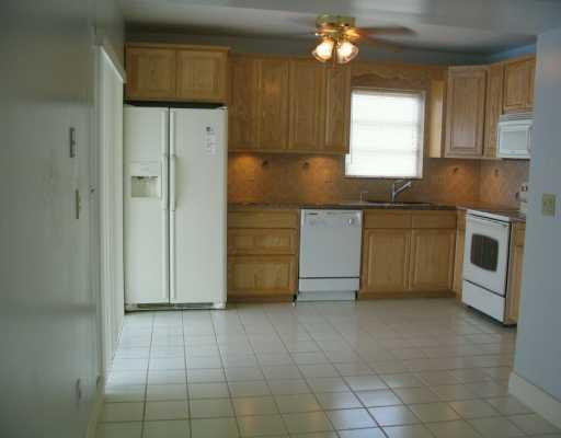 5201 West Park Road Hollywood, FL 33021 - Photo 2 of 8 Kitchen