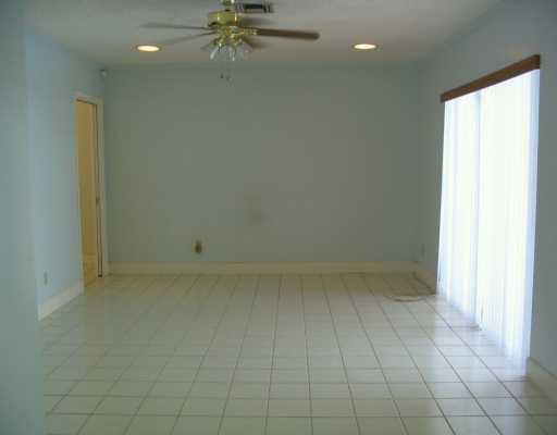5201 West Park Road Hollywood, FL 33021 - Photo 5 of 8 Den/Family/Great Room