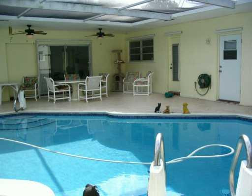 5201 West Park Road Hollywood, FL 33021 - Photo 7 of 8 Patio/Deck