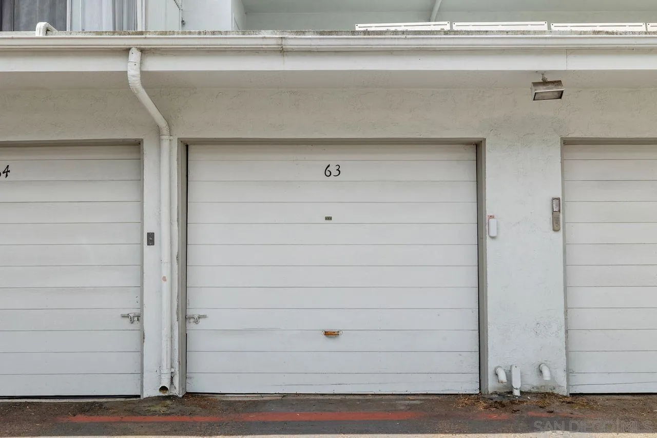 2368 Torrey Pines Road, Unit 63 La Jolla, CA 92037 - Photo 29 of 41 Garage