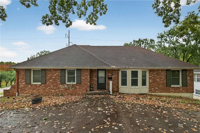 $295,000 | 6761 North Woodland Avenue, Gladstone, MO 64118