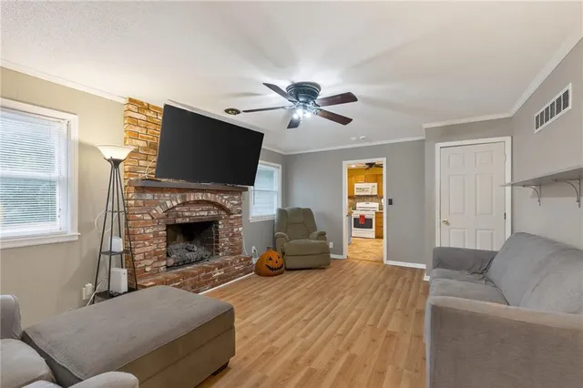 $295,000 | 6761 North Woodland Avenue, Gladstone, MO 64118