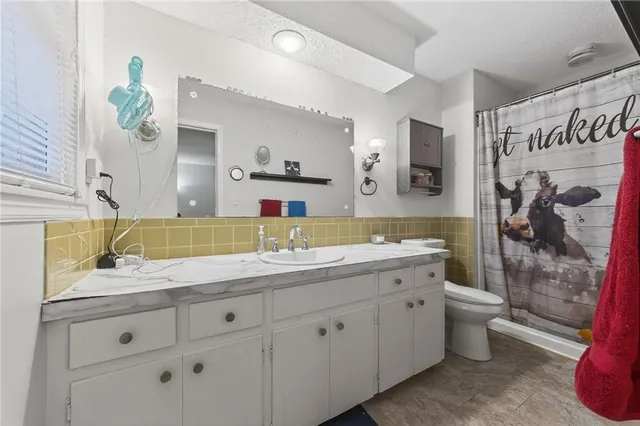 $295,000 | 6761 North Woodland Avenue, Gladstone, MO 64118