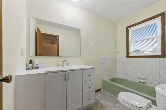 $295,000 | 6761 North Woodland Avenue, Gladstone, MO 64118