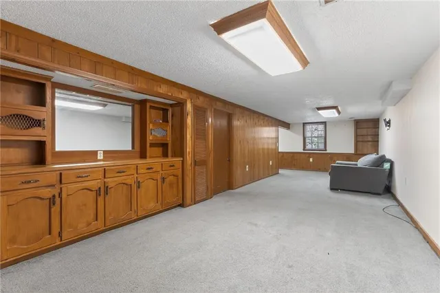 $295,000 | 6761 North Woodland Avenue, Gladstone, MO 64118