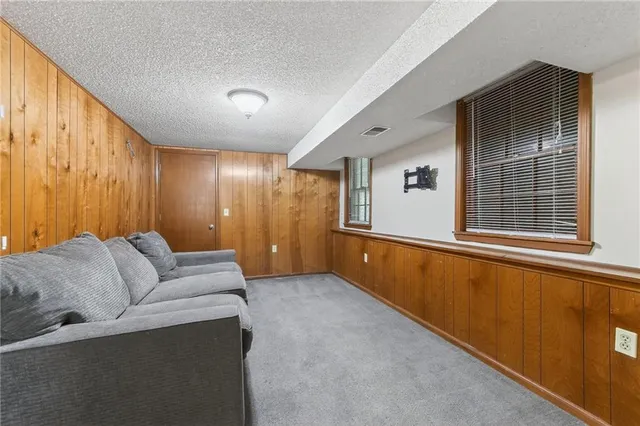 $295,000 | 6761 North Woodland Avenue, Gladstone, MO 64118