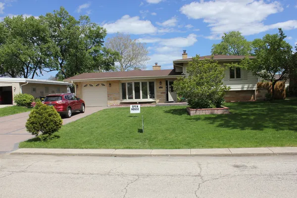 $599,000 | 5639 Manor Lane, Chicago, IL 60631