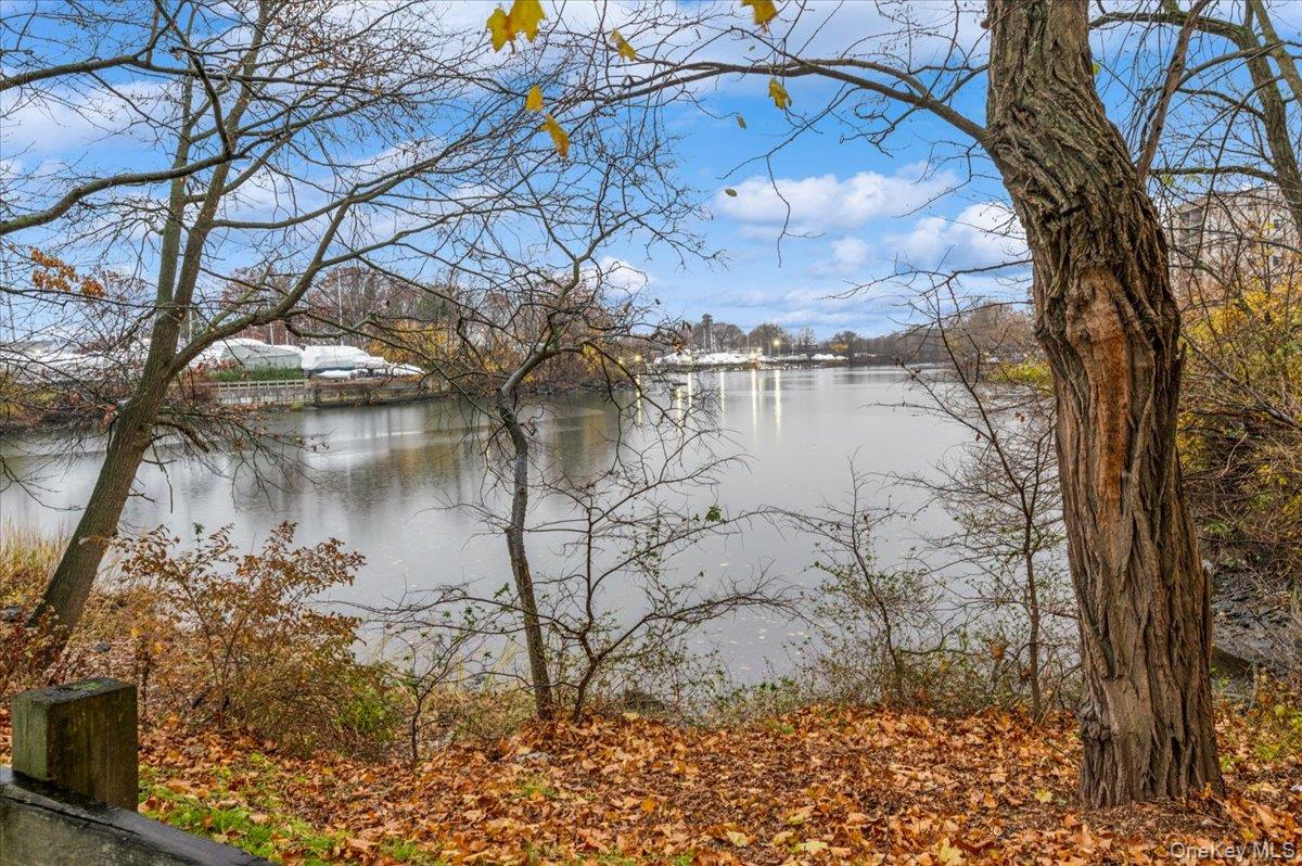 600 Pelham Road, Unit A2D New Rochelle, NY 10805 - Photo 18 of 19 Water view
