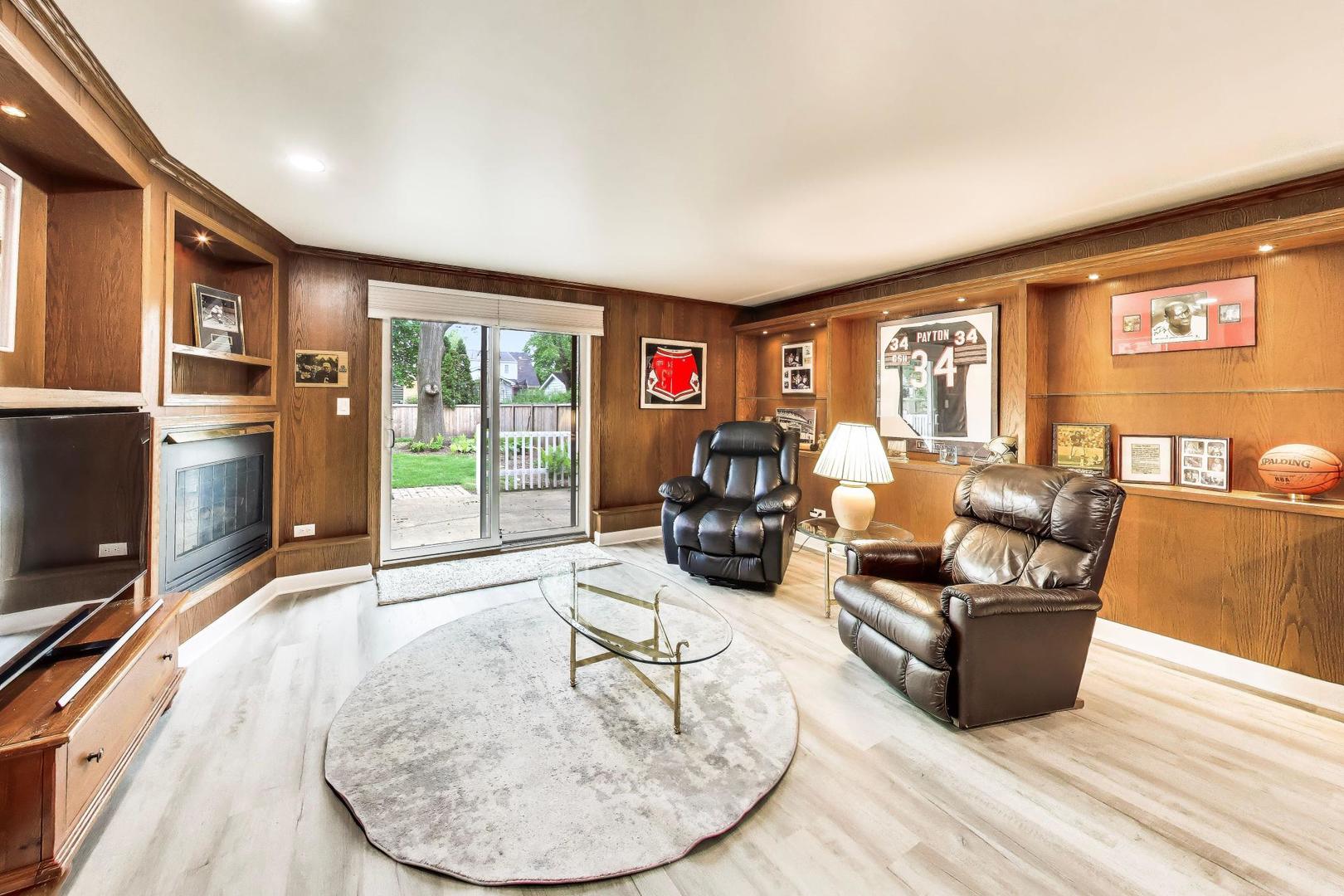 313 South Hi Lusi Avenue Mount Prospect, IL 60056 - Photo 22 of 40 a living room with furniture and a flat screen tv