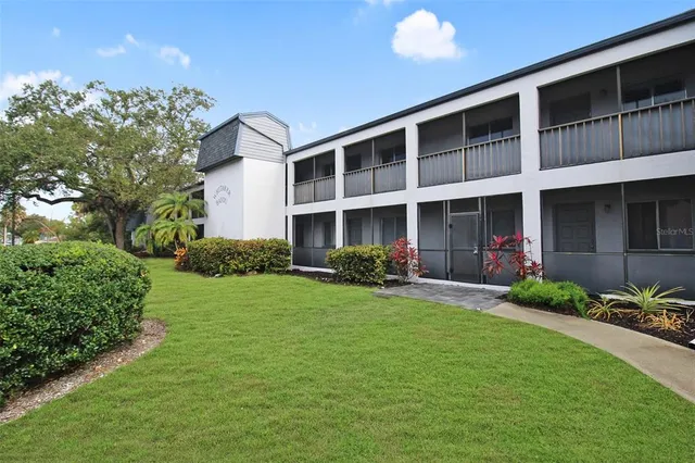 $3,500 | 2124 North Tamiami Trail, Unit 101, Sarasota, FL 34234