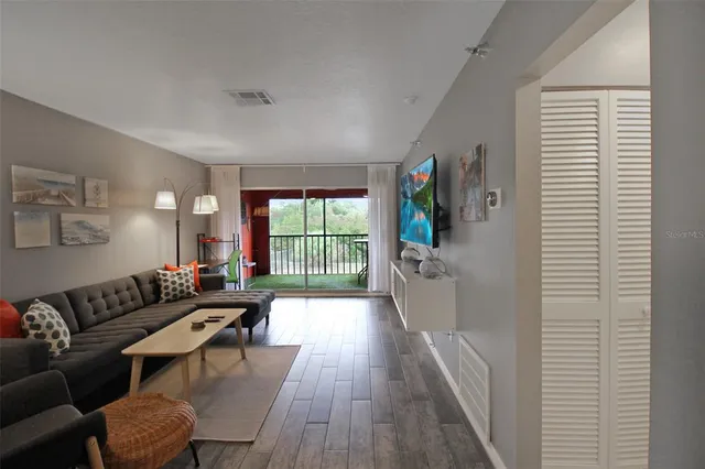 $3,500 | 2124 North Tamiami Trail, Unit 101, Sarasota, FL 34234