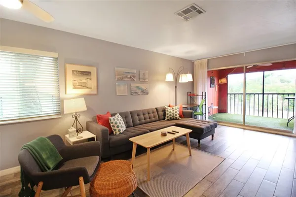 $3,500 | 2124 North Tamiami Trail, Unit 101, Sarasota, FL 34234