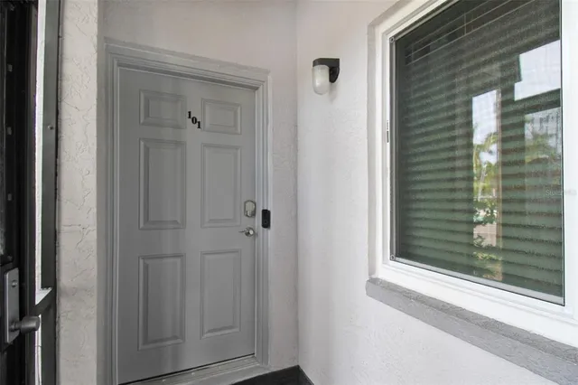 $3,500 | 2124 North Tamiami Trail, Unit 101, Sarasota, FL 34234