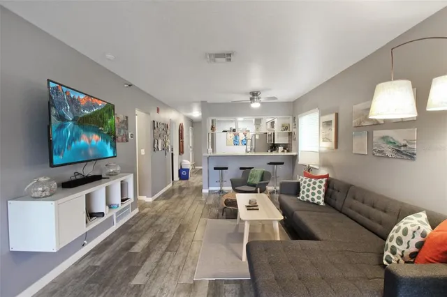 $3,500 | 2124 North Tamiami Trail, Unit 101, Sarasota, FL 34234