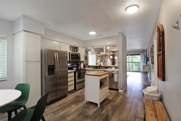 $3,500 | 2124 North Tamiami Trail, Unit 101, Sarasota, FL 34234