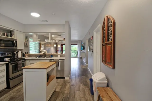 $3,500 | 2124 North Tamiami Trail, Unit 101, Sarasota, FL 34234