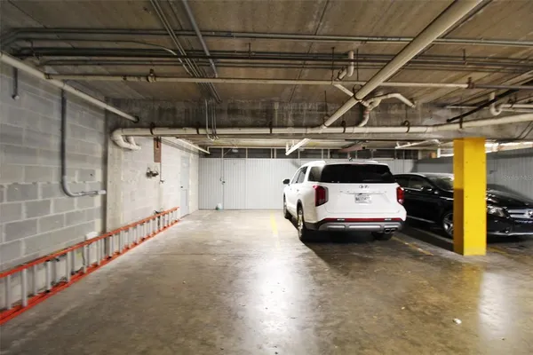 $3,500 | 2124 North Tamiami Trail, Unit 101, Sarasota, FL 34234