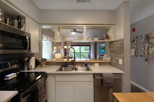 $3,500 | 2124 North Tamiami Trail, Unit 101, Sarasota, FL 34234