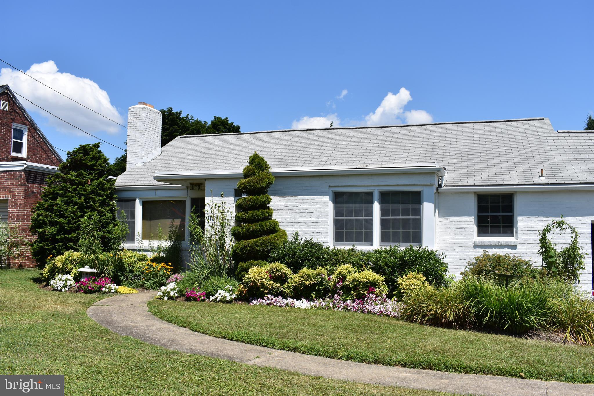 1139 Ruxton Road York, PA 17403 - Photo 1 of 37 Gallery Image 1