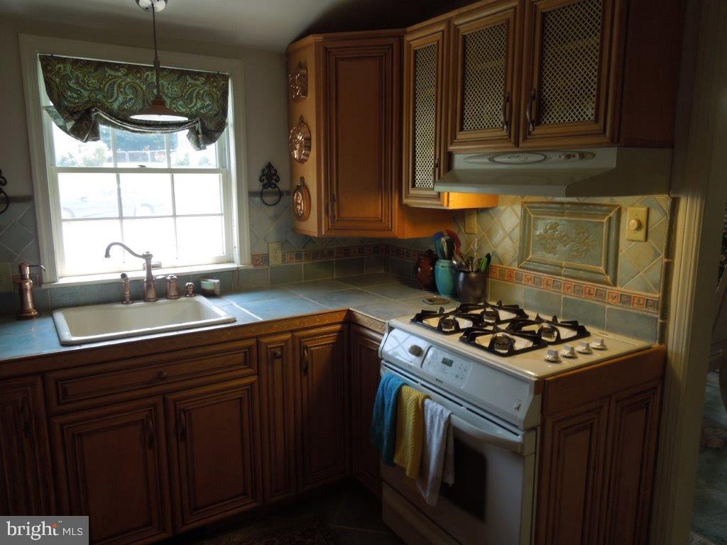 1139 Ruxton Road York, PA 17403 - Photo 11 of 37 Gallery Image 11