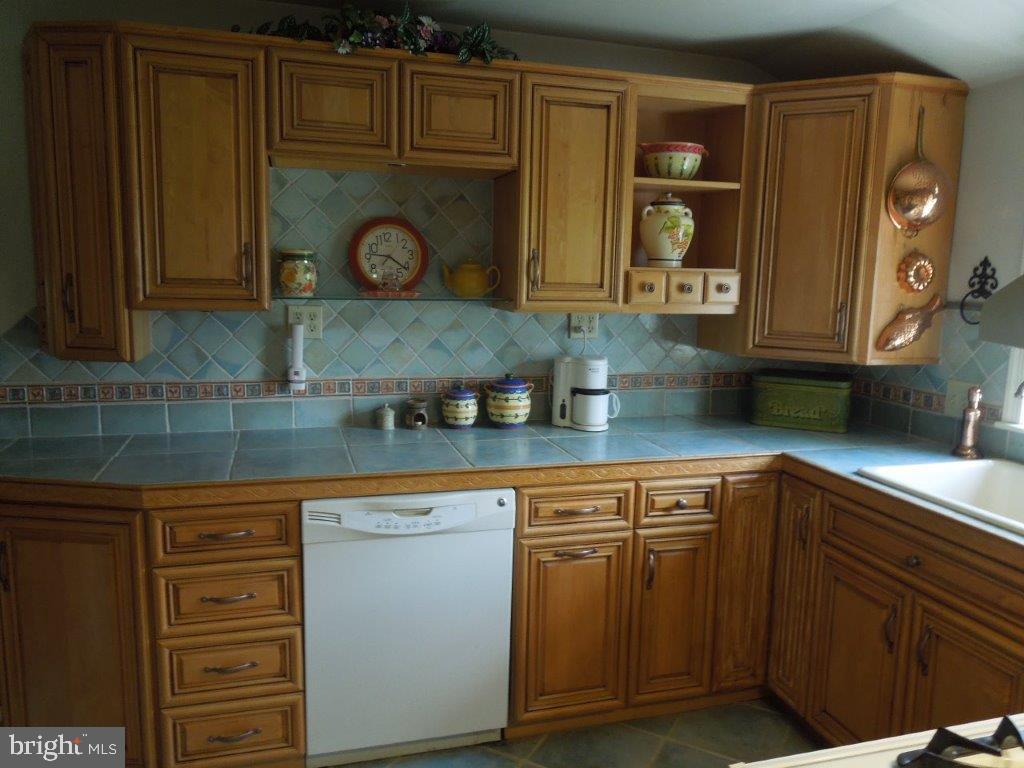 1139 Ruxton Road York, PA 17403 - Photo 12 of 37 Gallery Image 12
