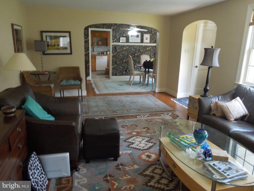 1139 Ruxton Road York, PA 17403 - Photo 5 of 37 Gallery Image 5