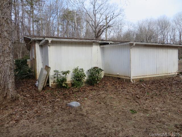 3911 Robinson Road Newton, NC 28658 - Photo 10 of 12 a backyard of a house