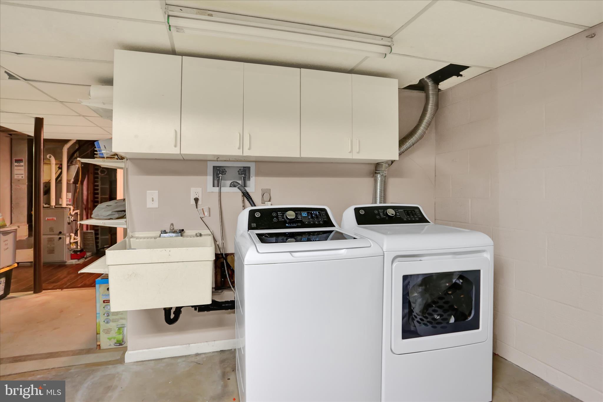 203 Pembroke Drive Shillington, PA 19607 - Photo 30 of 41 a utility room with dryer and washer