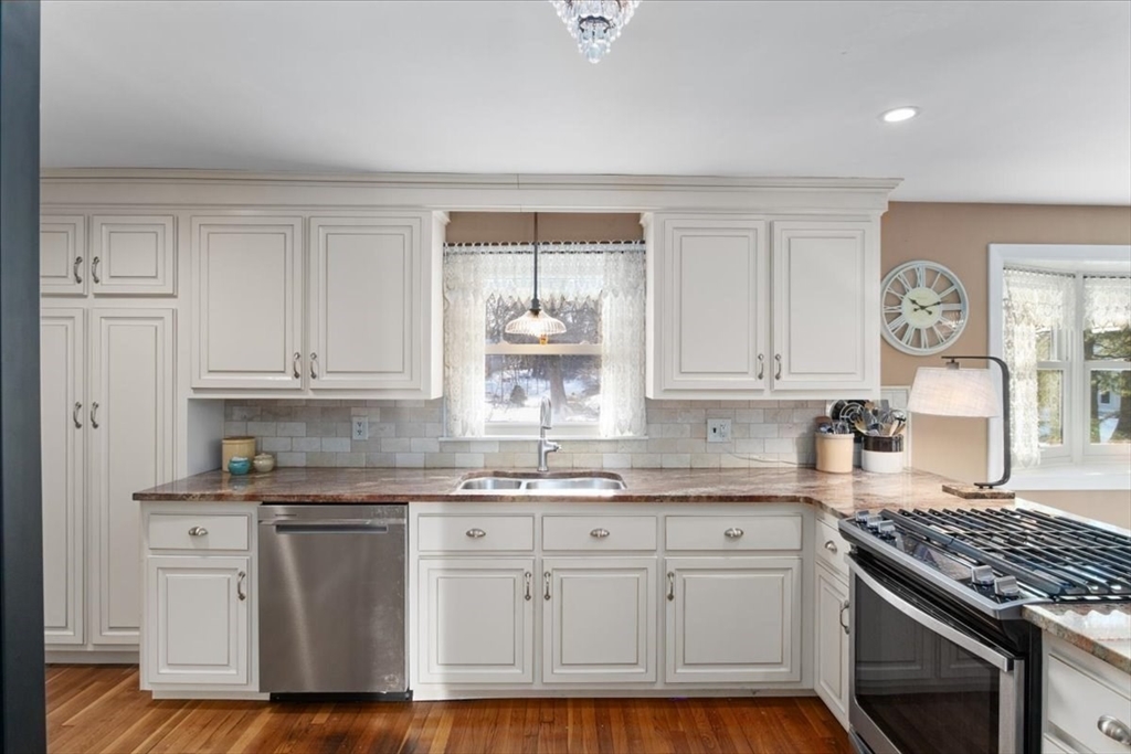 52 Hemlock Street Walpole, MA 02032 - Photo 13 of 36 Gallery Image 13