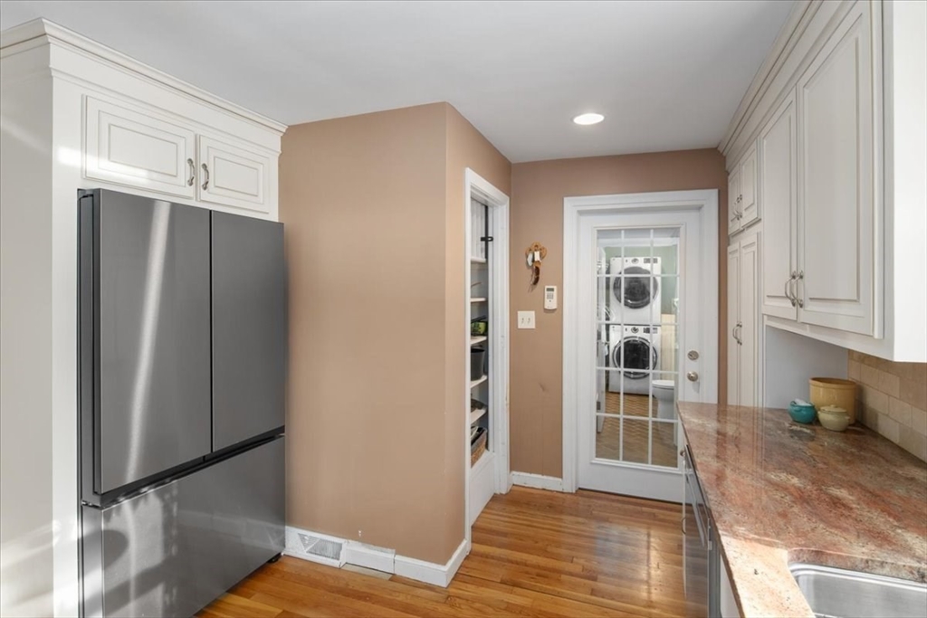 52 Hemlock Street Walpole, MA 02032 - Photo 17 of 36 Gallery Image 17