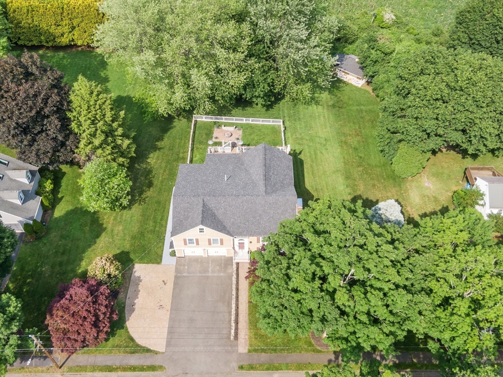 9 New Meadow Road Lynnfield, MA 01940 - Photo 3 of 40 Gallery Image 3