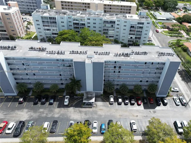 $1,700 | 320 Northeast 12th Avenue, Unit 703, Hallandale Beach, FL 33009