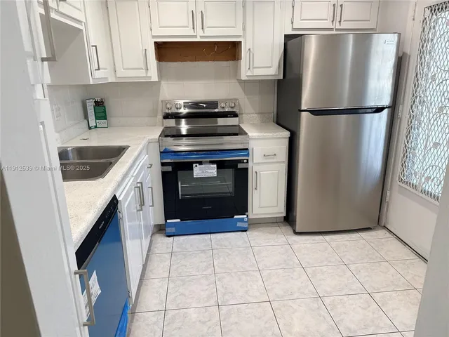 $1,700 | 320 Northeast 12th Avenue, Unit 703, Hallandale Beach, FL 33009