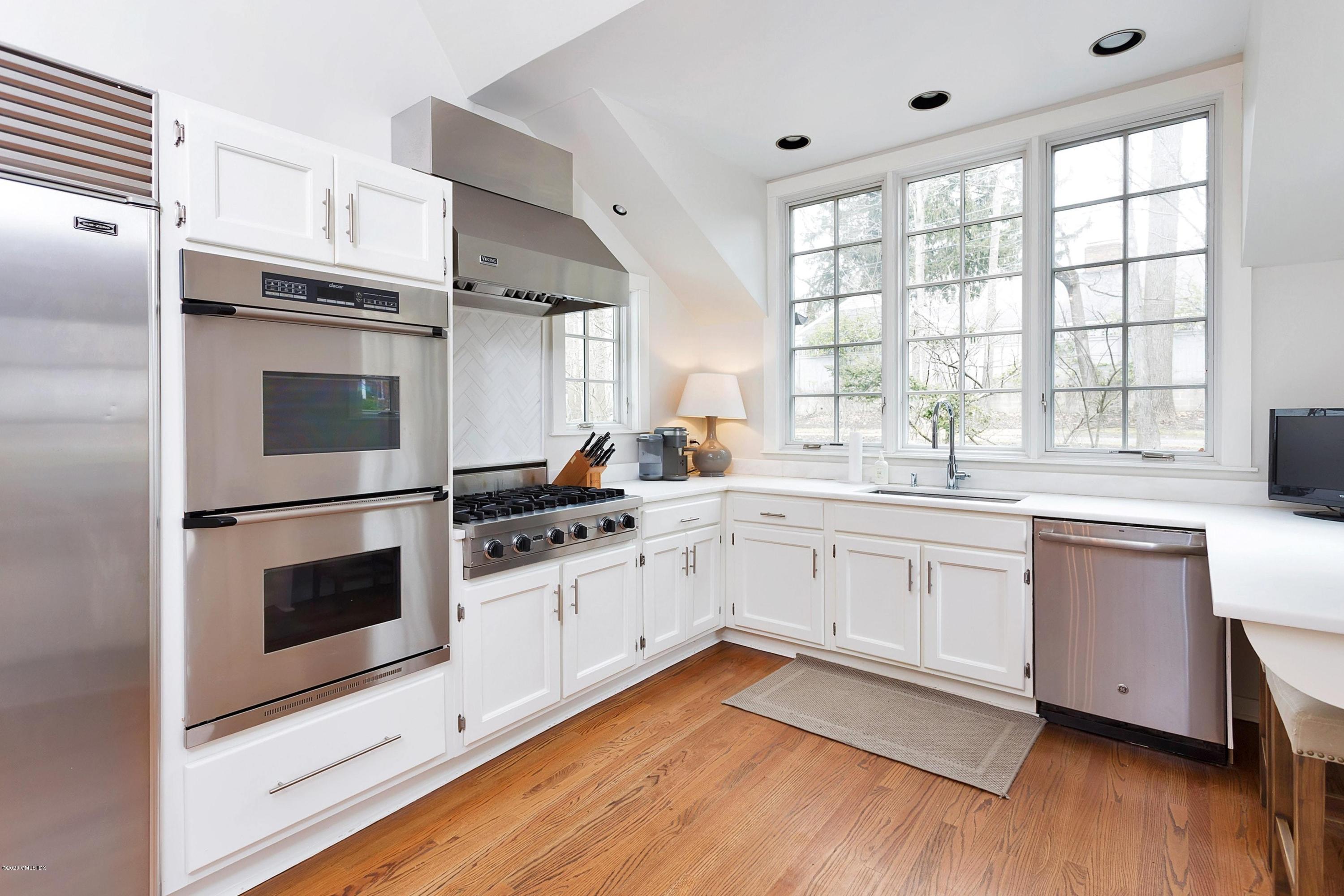 50 Indian Head Road Riverside, CT 06878 - Photo 8 of 25 8